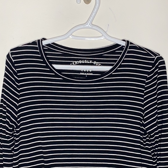 Aero Long Sleeve Seriously Soft Striped V-Neck Tee size S - Picture 3 of 8